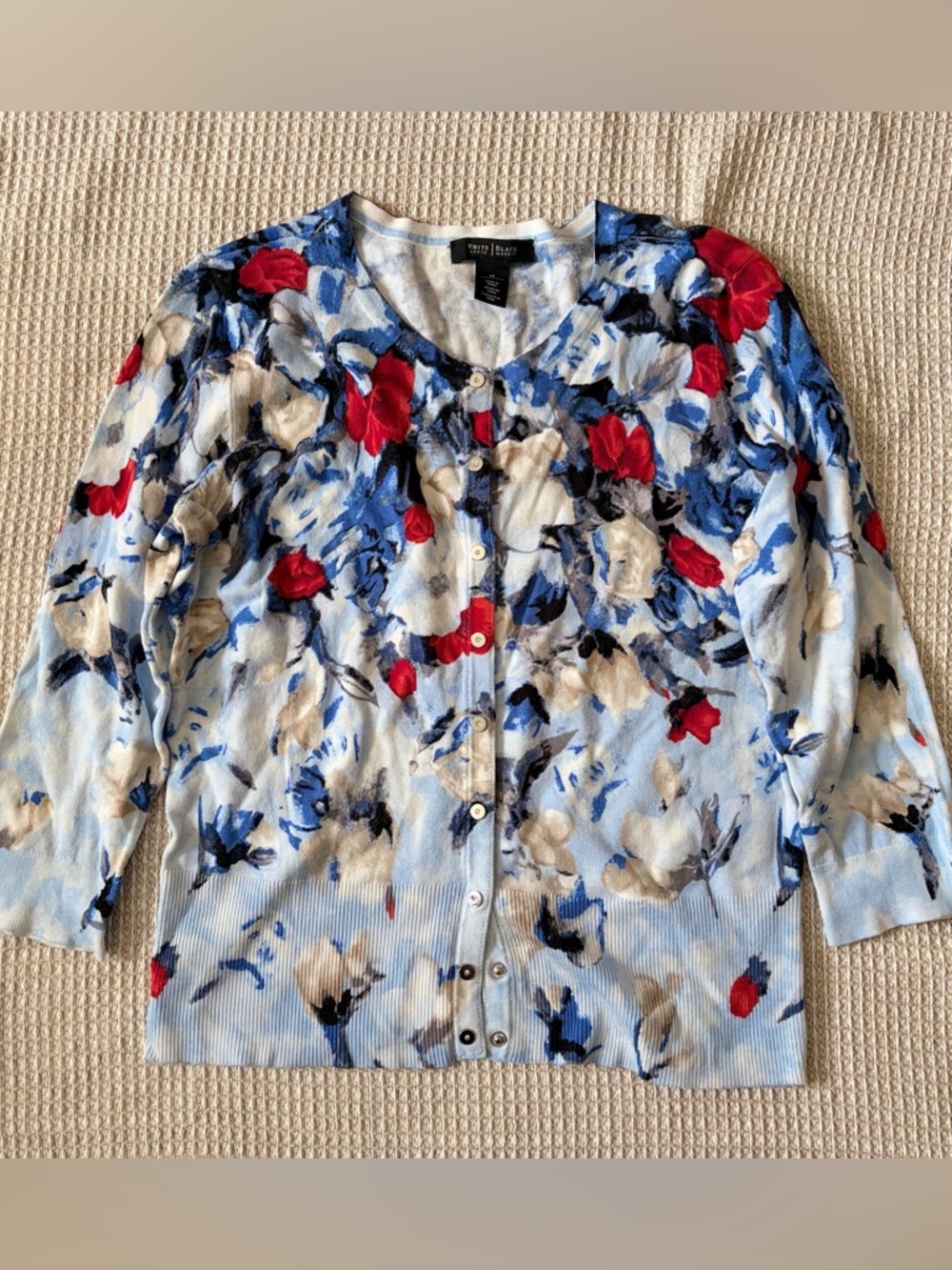 SOLD White House Black Market Red and Blue
Floral 3/4 Sleeve Cardigan M